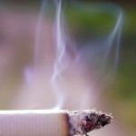 Pykanie papierosów jest jednym z z większym natężeniem tragicznych nałogów